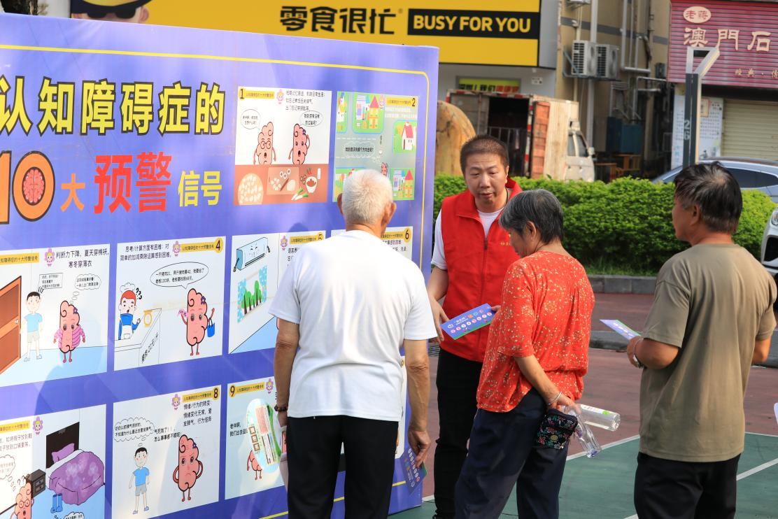 图5.教师志愿者解疑答惑.png