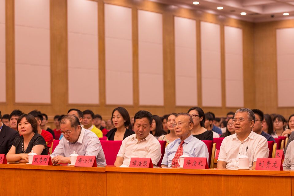 颁奖现场2.jpg